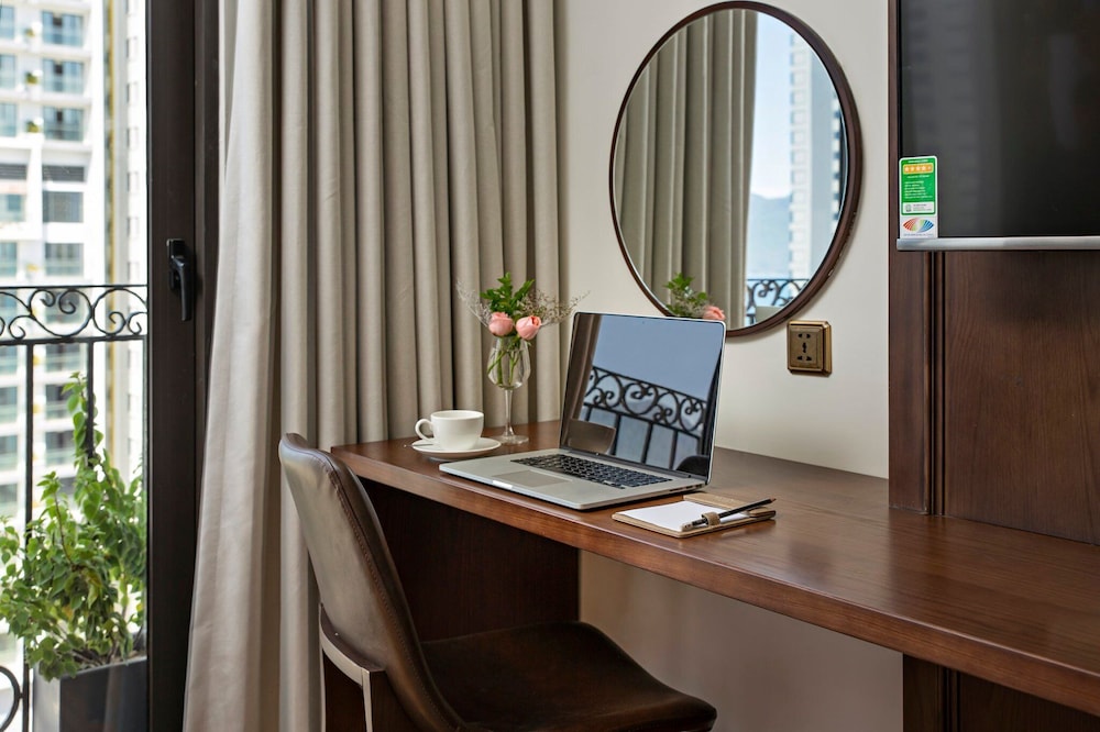 Deluxe Double Room, City View (Afternoon Tea Included) - Photo 4