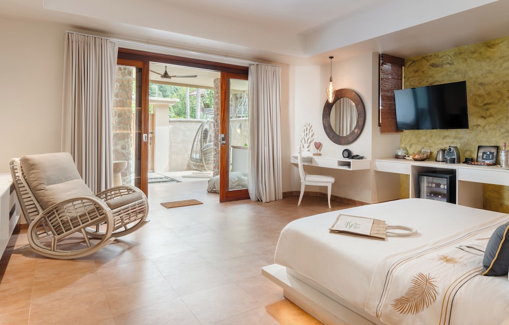 Honeymoon Suite - Photo 6
