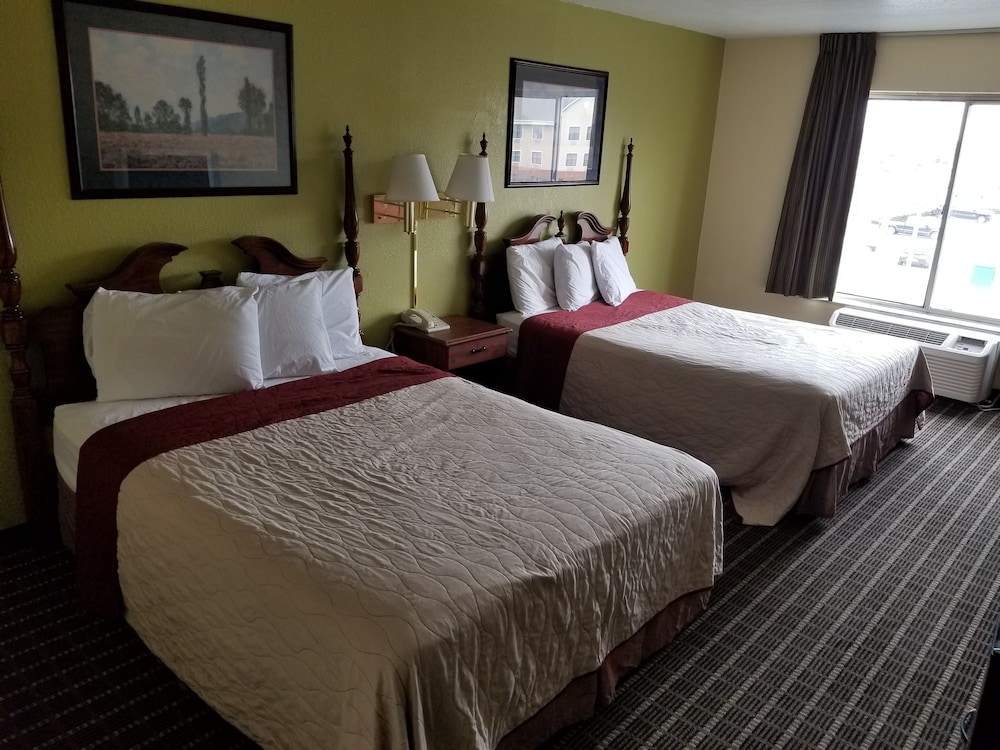 Room, 2 Queen Beds, Smoking photo 1