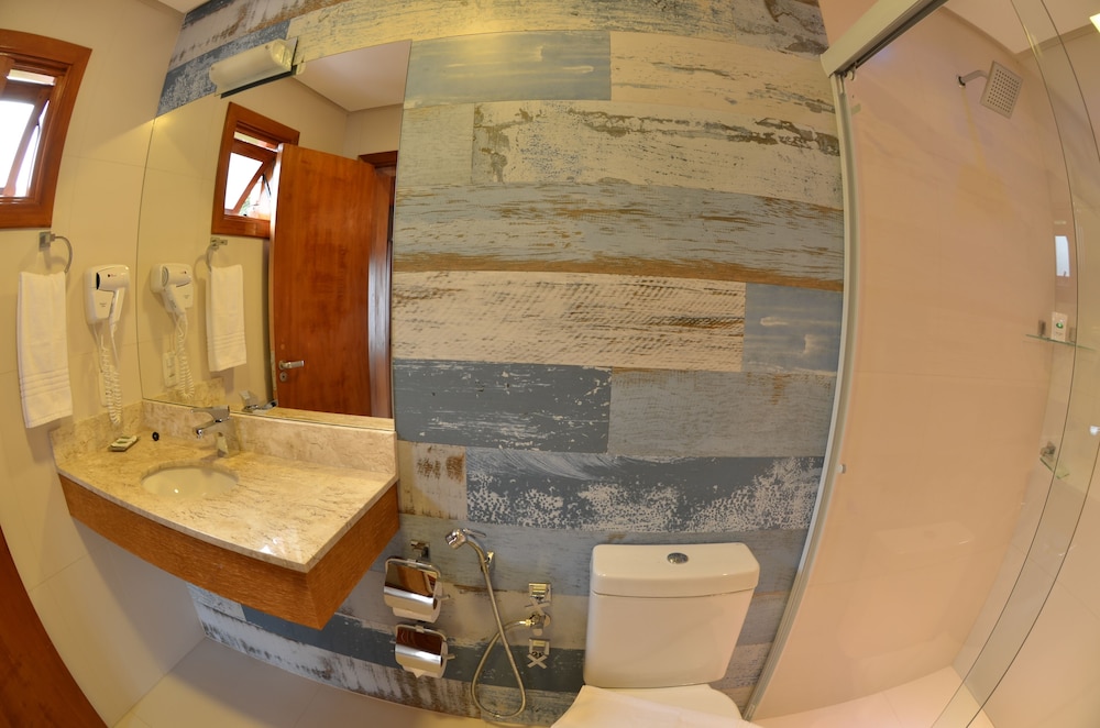 Deluxe Triple Room thumbnail 6