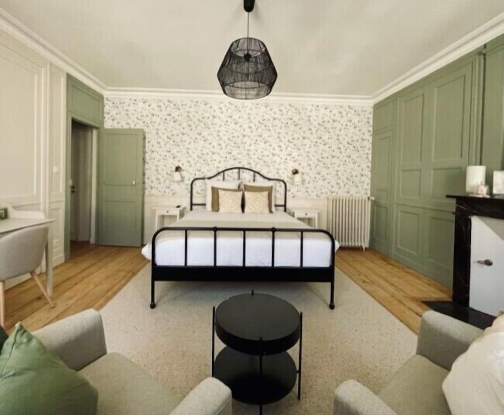 Standard Room, 1 Queen Bed, Private Bathroom, City View