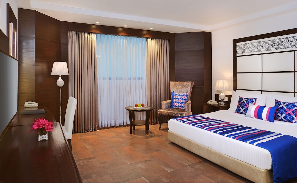 Premium Room, 1 King Bed (Premium King Room) photo 2