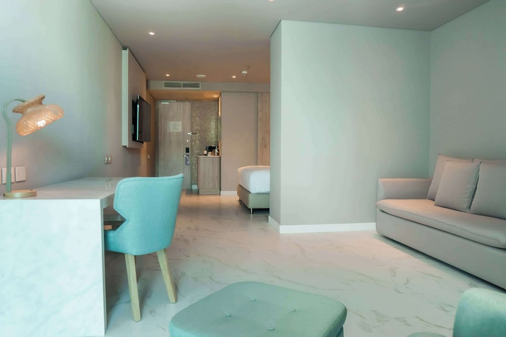 Deluxe Room, 1 King Bed with Sofa bed, City View photo 1