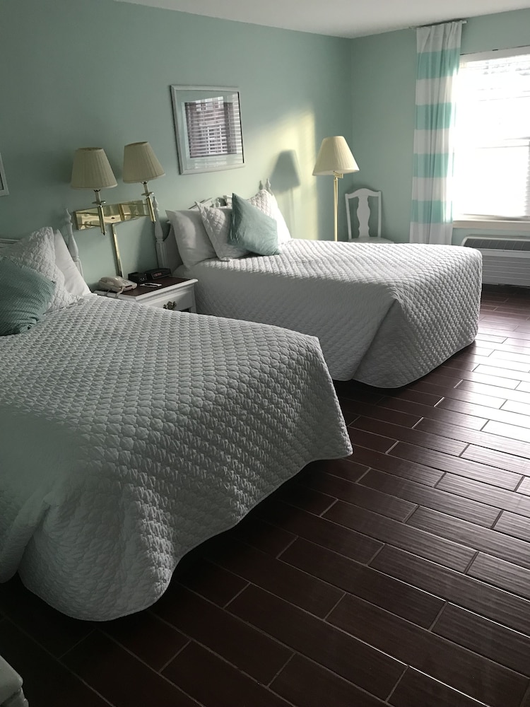 Standard Room, 2 Queen Beds, City View photo 1
