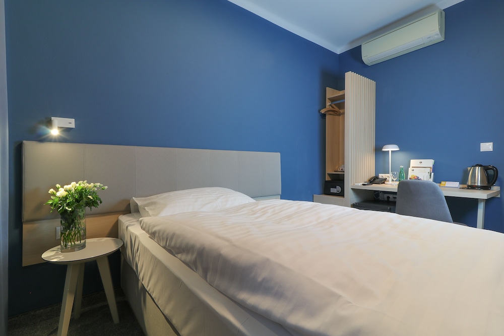 Single Room photo 2
