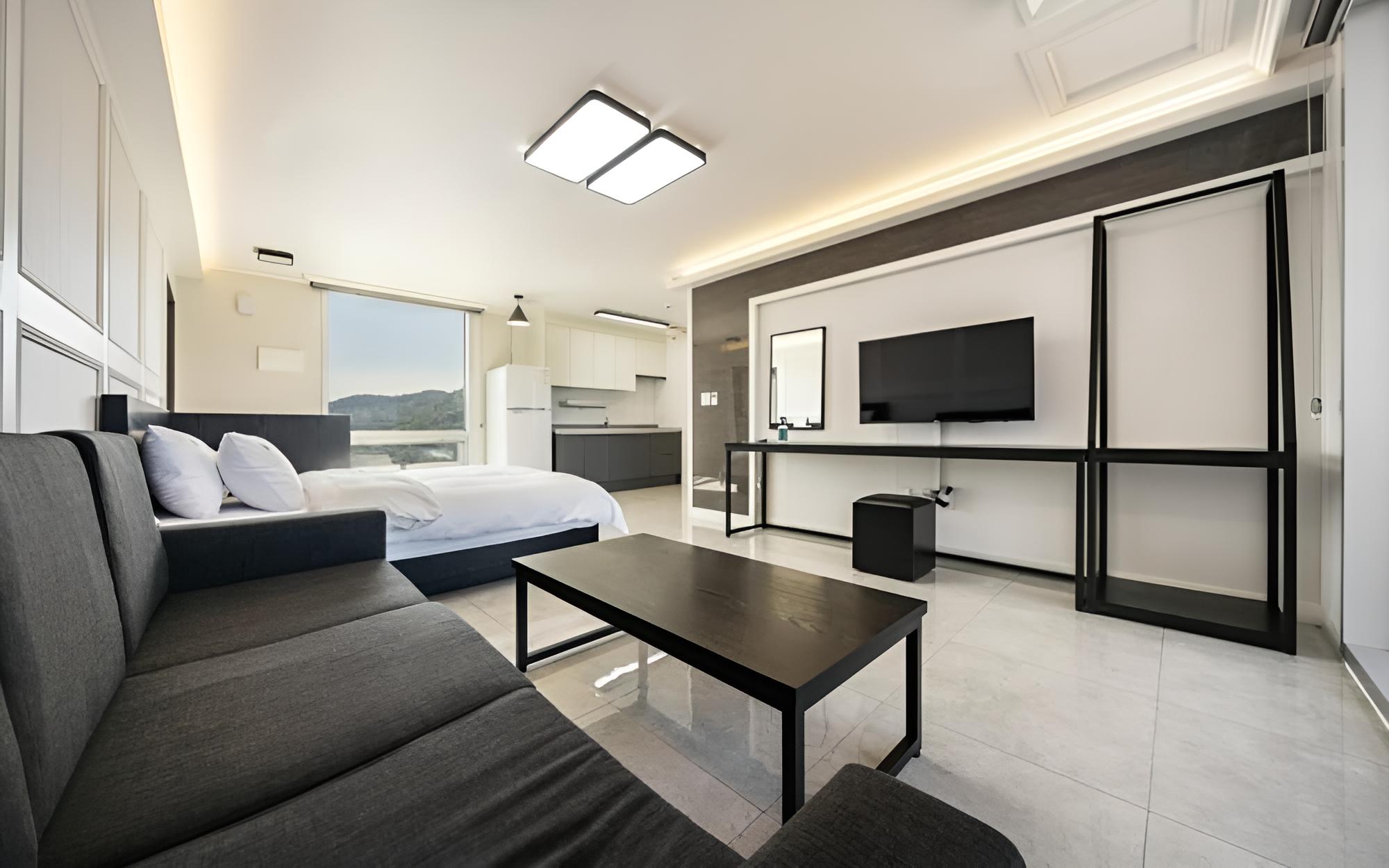 Room (Room 301 (Ocean View)) - Photo 4
