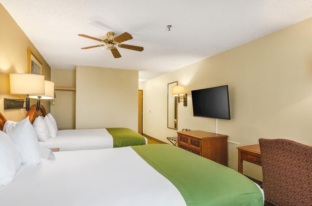 Room, 2 Queen Beds - Photo 3