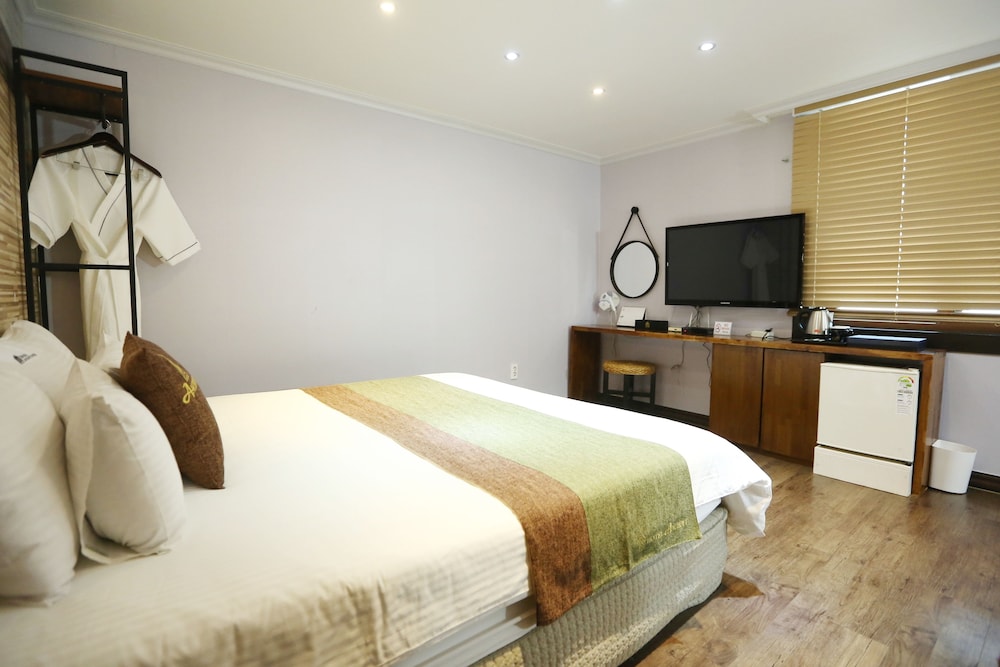 Standard Double Room, City View photo 3