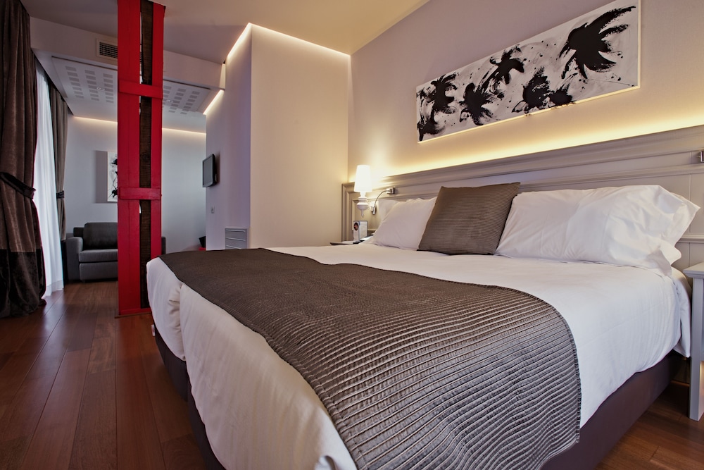 Premium Room, 1 King Bed, City View