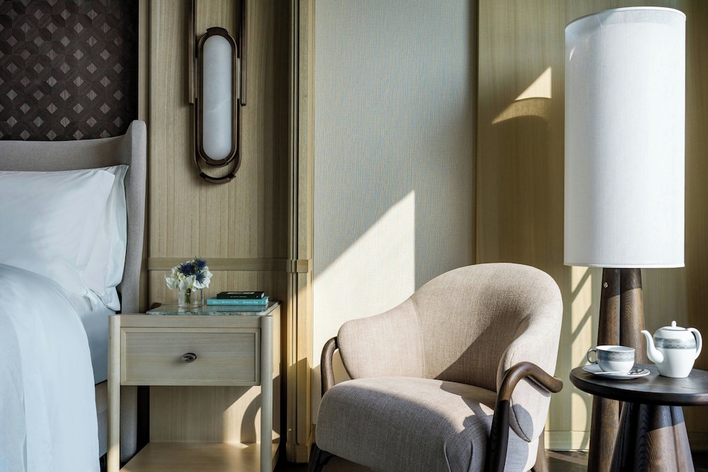 Grand Room, 1 King Bed, City View