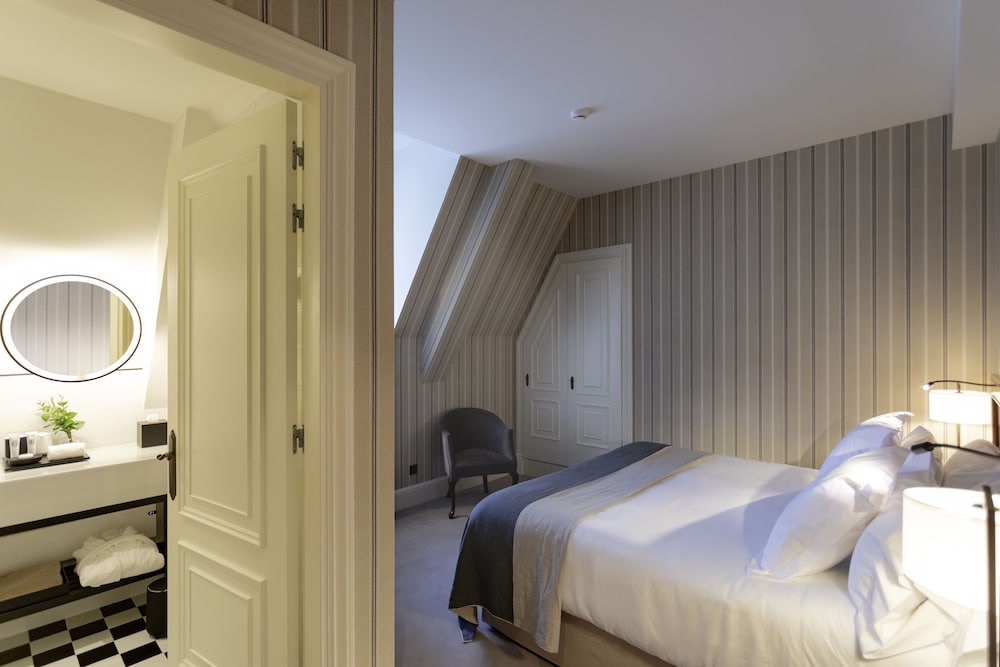 Basic Double Room, 1 Queen Bed