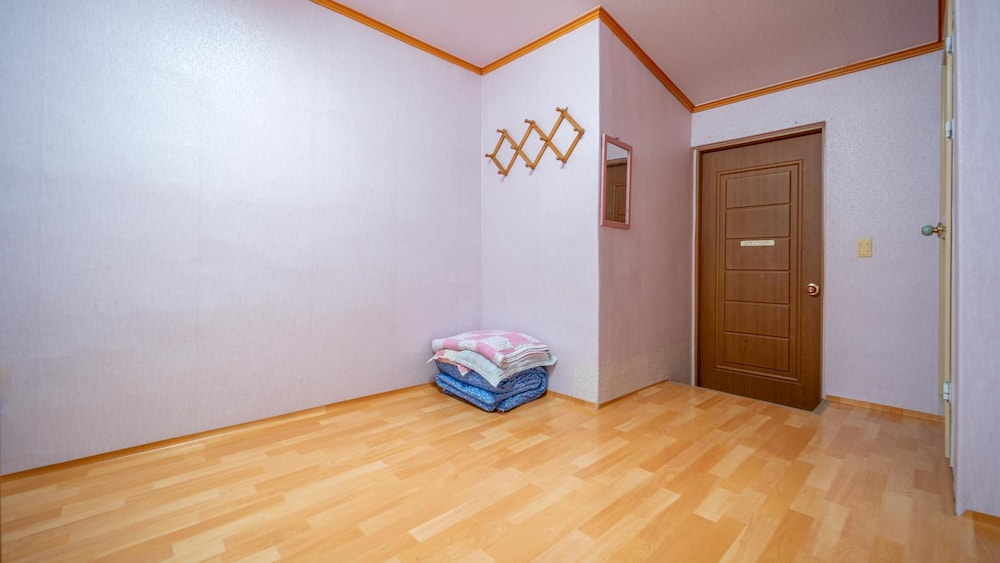 Basic Room, 1 Bedroom (ondol 109ho) photo 3