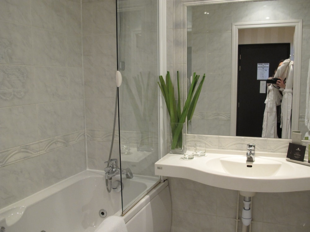 Initiale Room with Spa access - Photo 8