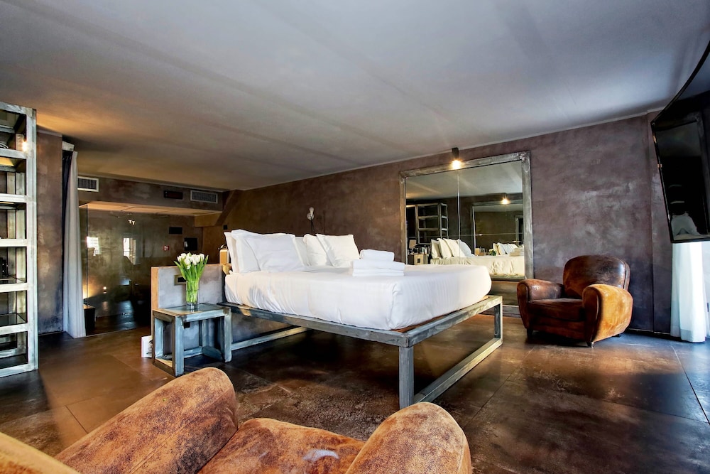 Suite, City View