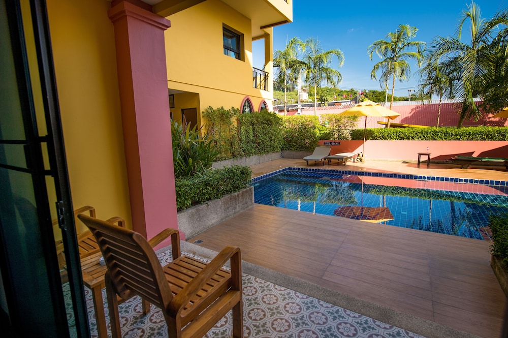 Superior Room, Pool Access (Double Bed Or Twin Bed) photo 3