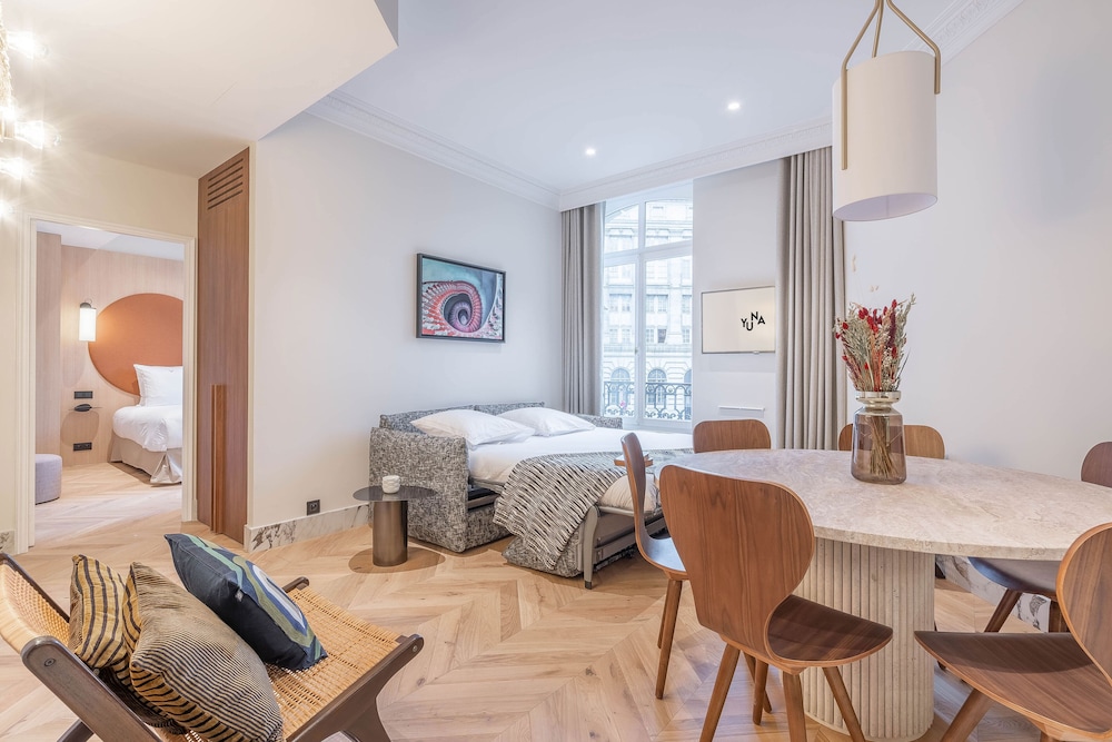 2 Bedroom Apartment with street view - 70m² photo 2