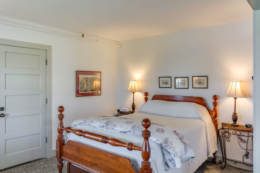 Standard Room, 1 Queen Bed, Non Smoking photo 3