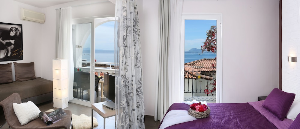 Superior Triple Room, Sea View photo 2