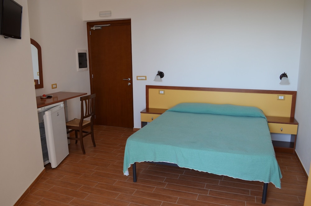Panoramic Double Room, 1 Queen Bed, Sea View, Oceanfront photo 2
