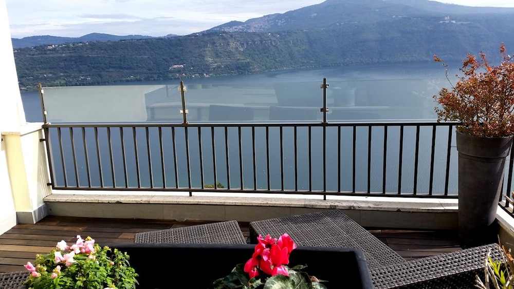 Penthouse, 2 Bedrooms, Terrace, Lake View - Photo 27