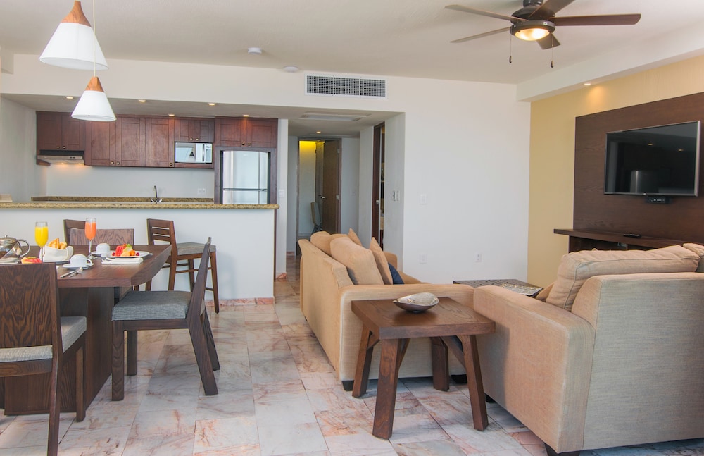 Remodeled Oceanfront 1 Bedroom Suite With Large Terrace Oceanfront