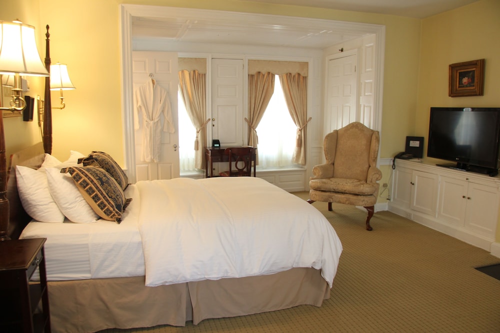 Luxury Room 201 Main House