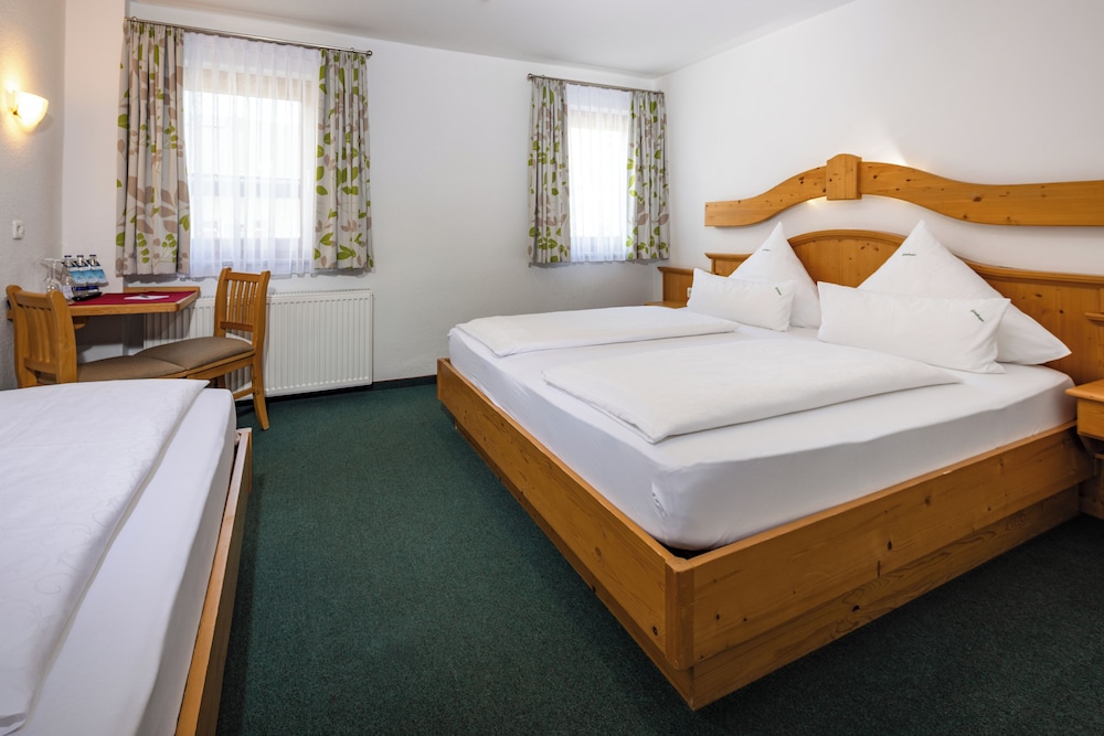 Standard Triple Room photo 2