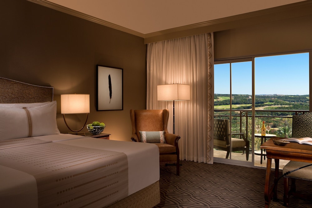 Deluxe Room, 1 King Bed (Hill Country View)