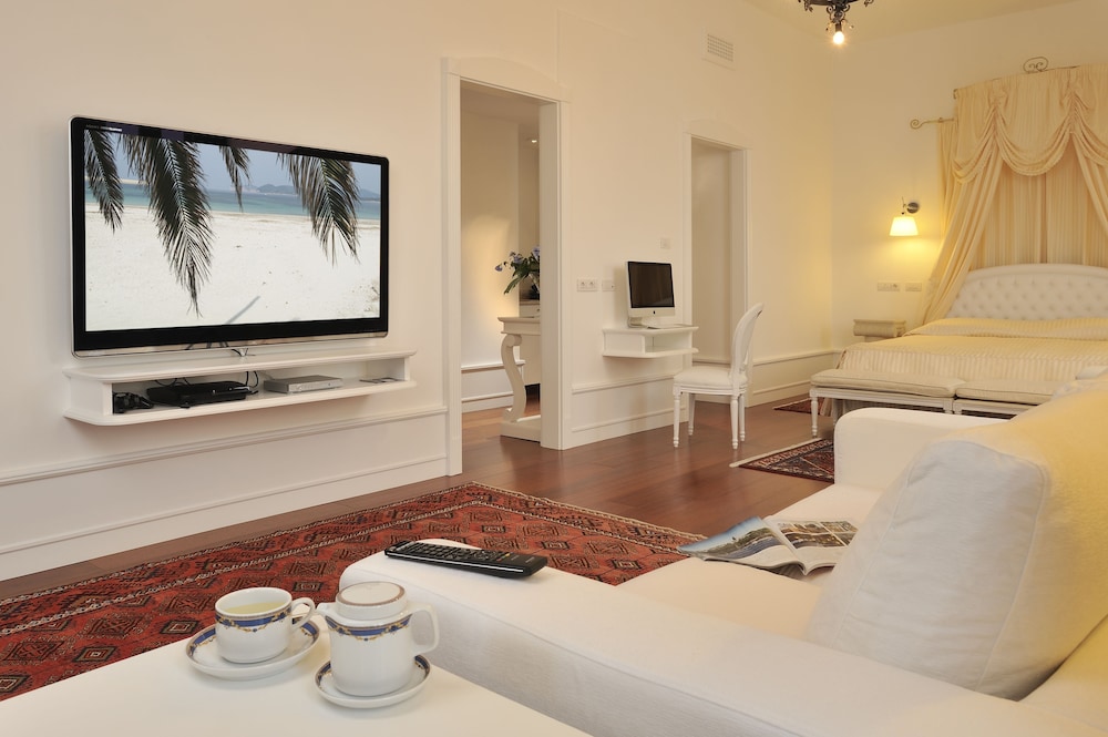 Executive Suite, Private Pool, Sea View (Maestrale) photo 3