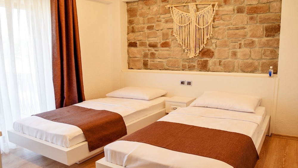 Standard Twin Room, Multiple Beds, Courtyard View photo 1