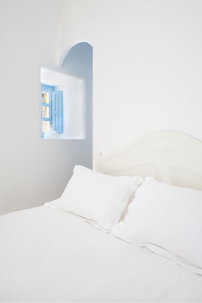 Double Room (Caldera View) - Photo 3