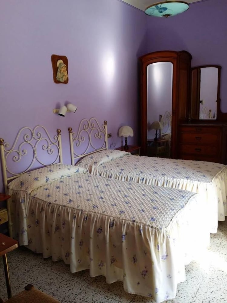 Twin Room, 2 Twin Beds - Photo 9