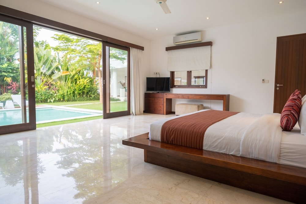 5 Bedroom Pool Villa