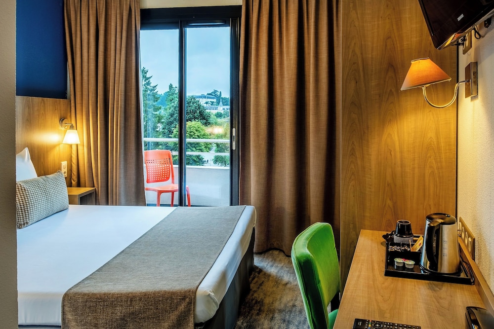Double Room with Balcony - Photo 3