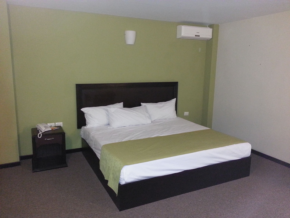 Superior Room, 1 King Bed photo 2