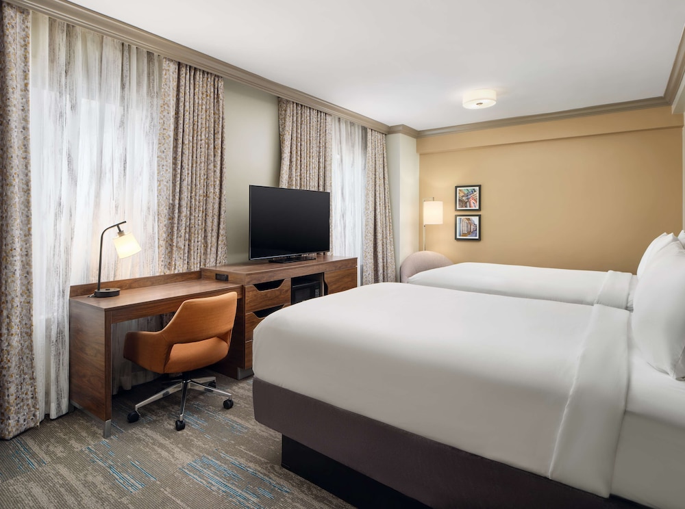 Room, 2 Double Beds, City View - Photo 7