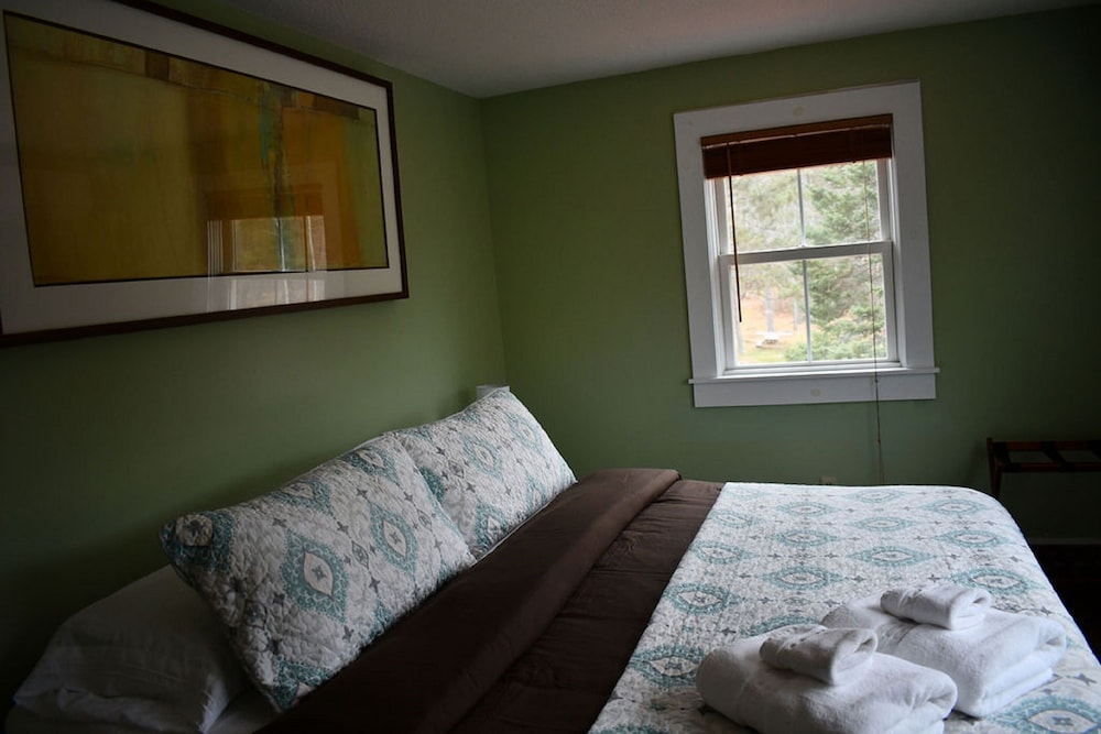 Comfort Room, 1 King Bed, Mountain View photo 1
