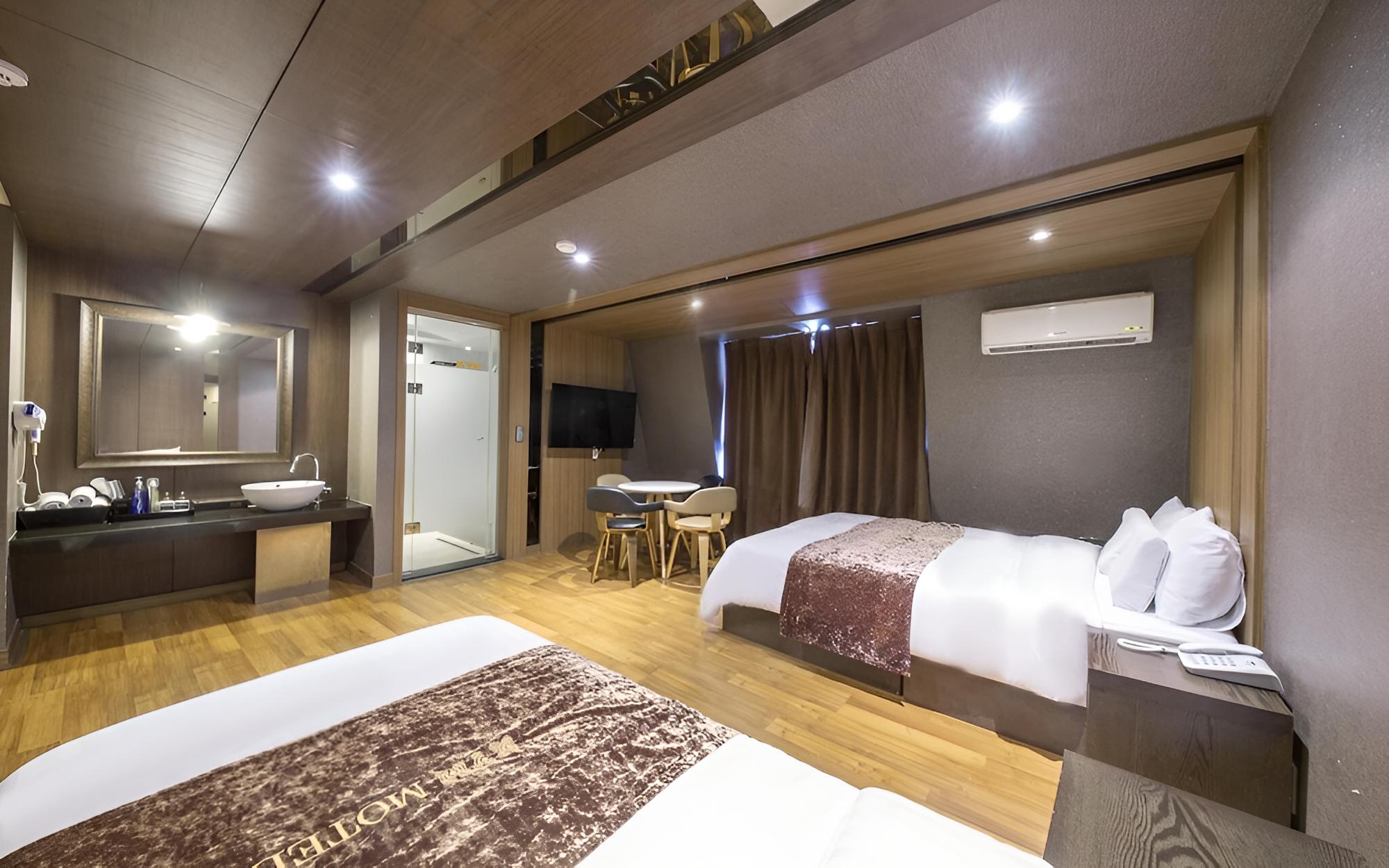 Room (V-VIP *City View* - Wando Tower Night) - Photo 4