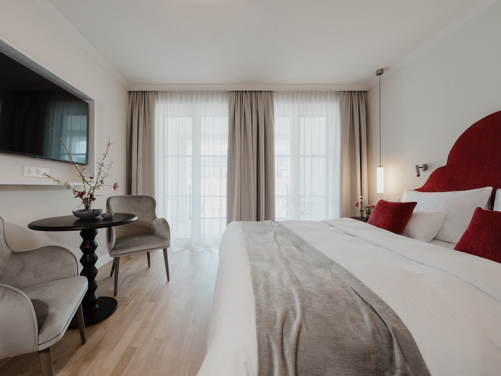 Classic Double Room, Balcony photo 1