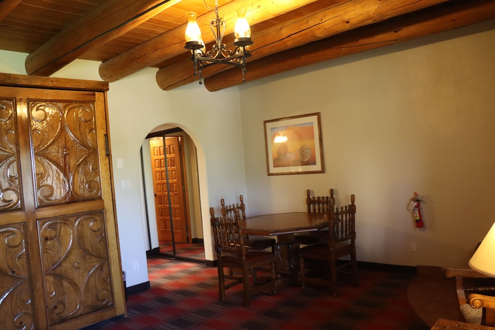 Executive Suite, Multiple Beds (Executive Suite) - Photo 3