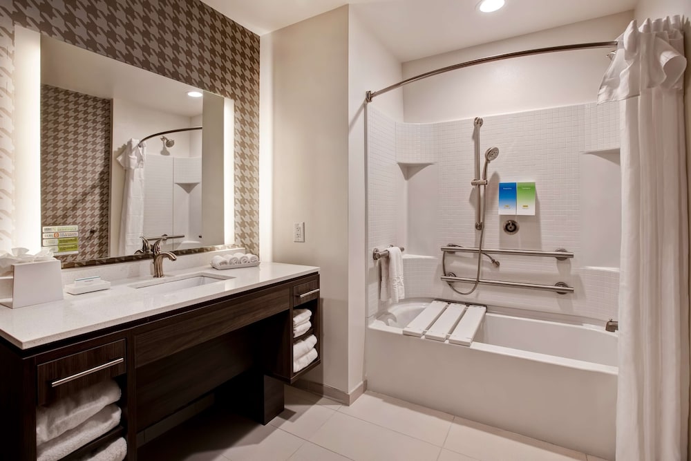 Studio, 2 Queen Beds, Accessible, Bathtub (Mobility) - Photo 4