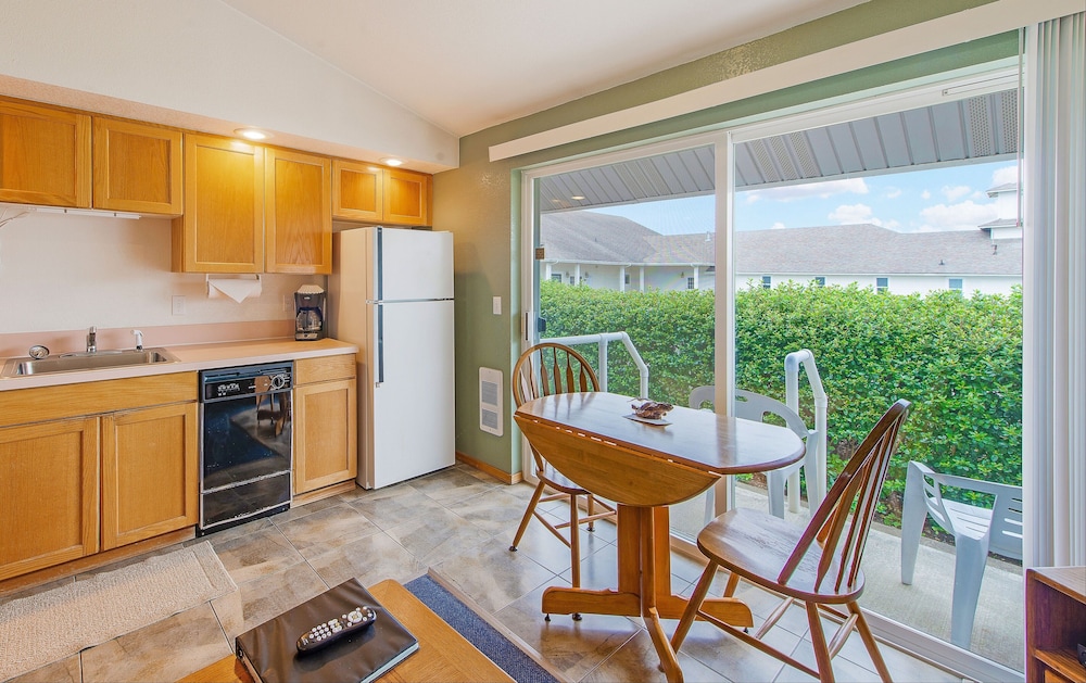 Exclusive Condo, 1 Bedroom photo 3
