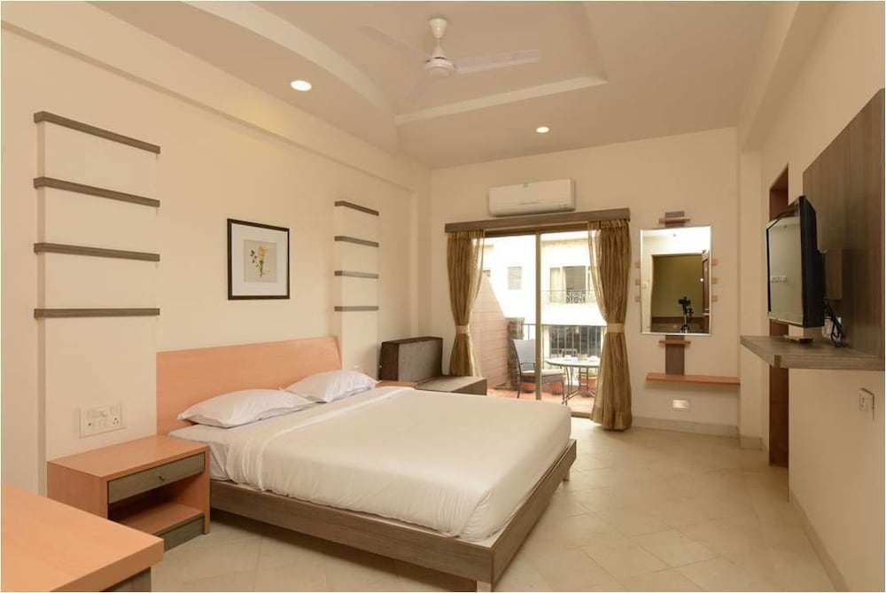 Executive Double Or Twin Room, 1 Bedroom, Smoking, Refrigerator