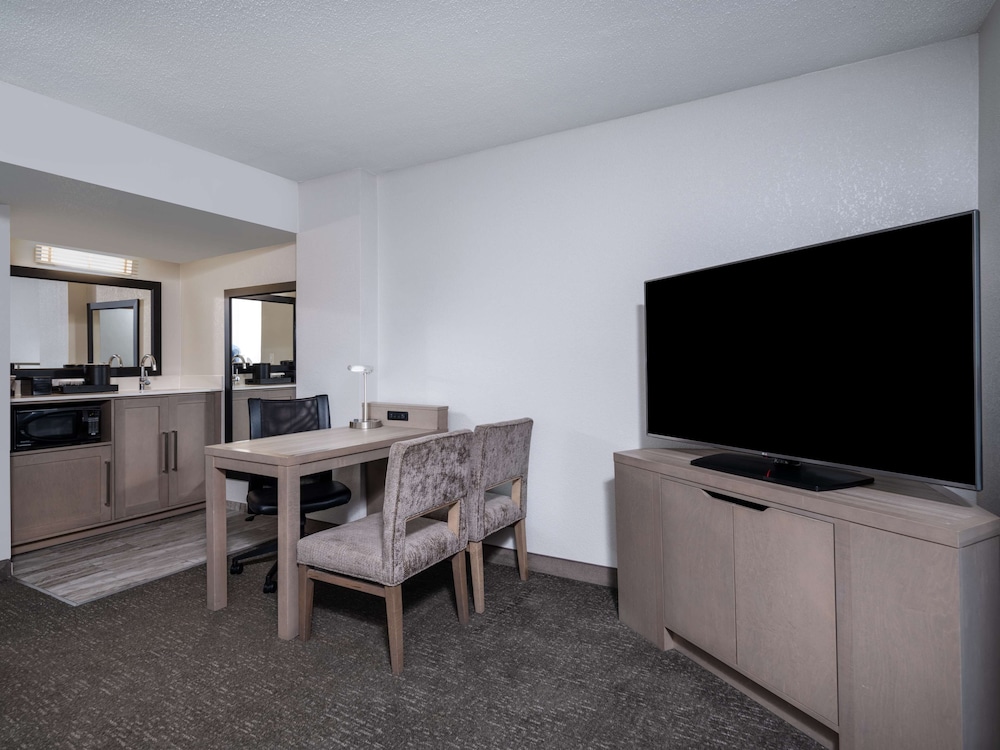 Suite, 2 Double Beds, Accessible - Photo 6