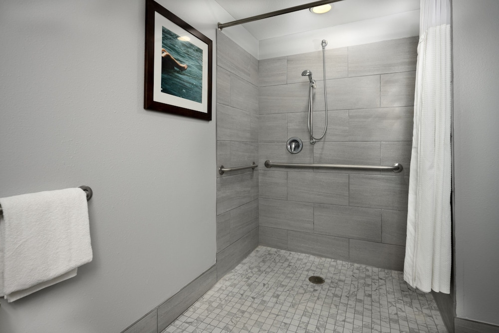 Room, 2 Queen Beds, River View (Hearing Accessible) - Photo 5