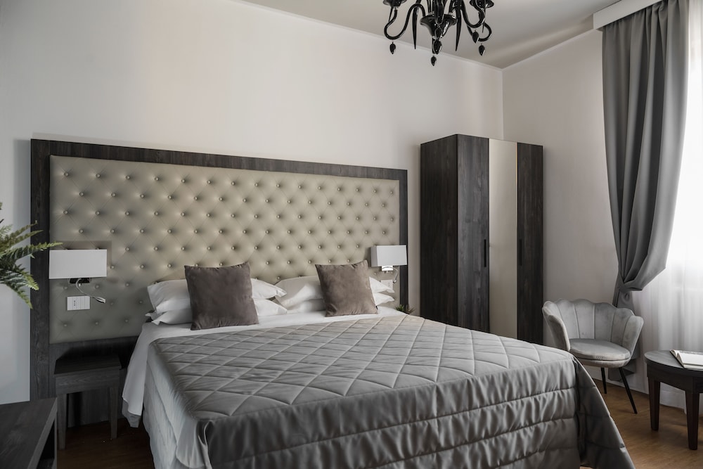 Deluxe Double or Twin Room photo 1