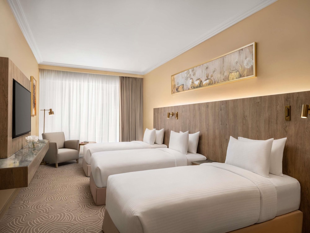 Superior Room, City View (4 Single Beds) thumbnail 6