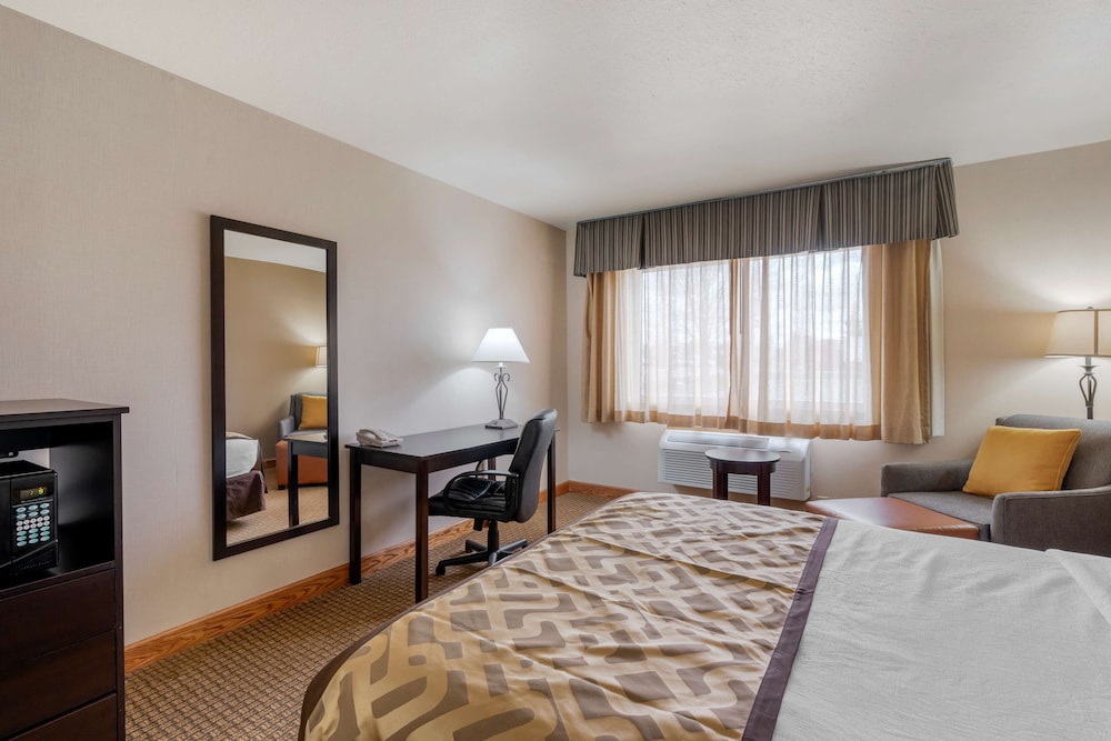 Standard Room, 2 Queen Beds, Non Smoking, Refrigerator & Microwave (Pet Friendly)