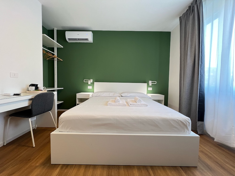 Deluxe Triple Room, City View