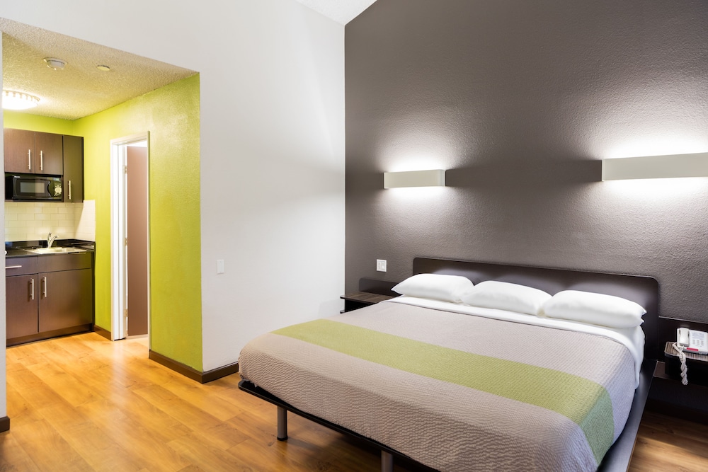 Standard Room, 1 King Bed, Non Smoking, Kitchenette